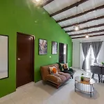 Amplio apartamento familiar de 2 habitaciones dentro de la Ciudad Amurallada - AC, Wifi rapido y Agua caliente