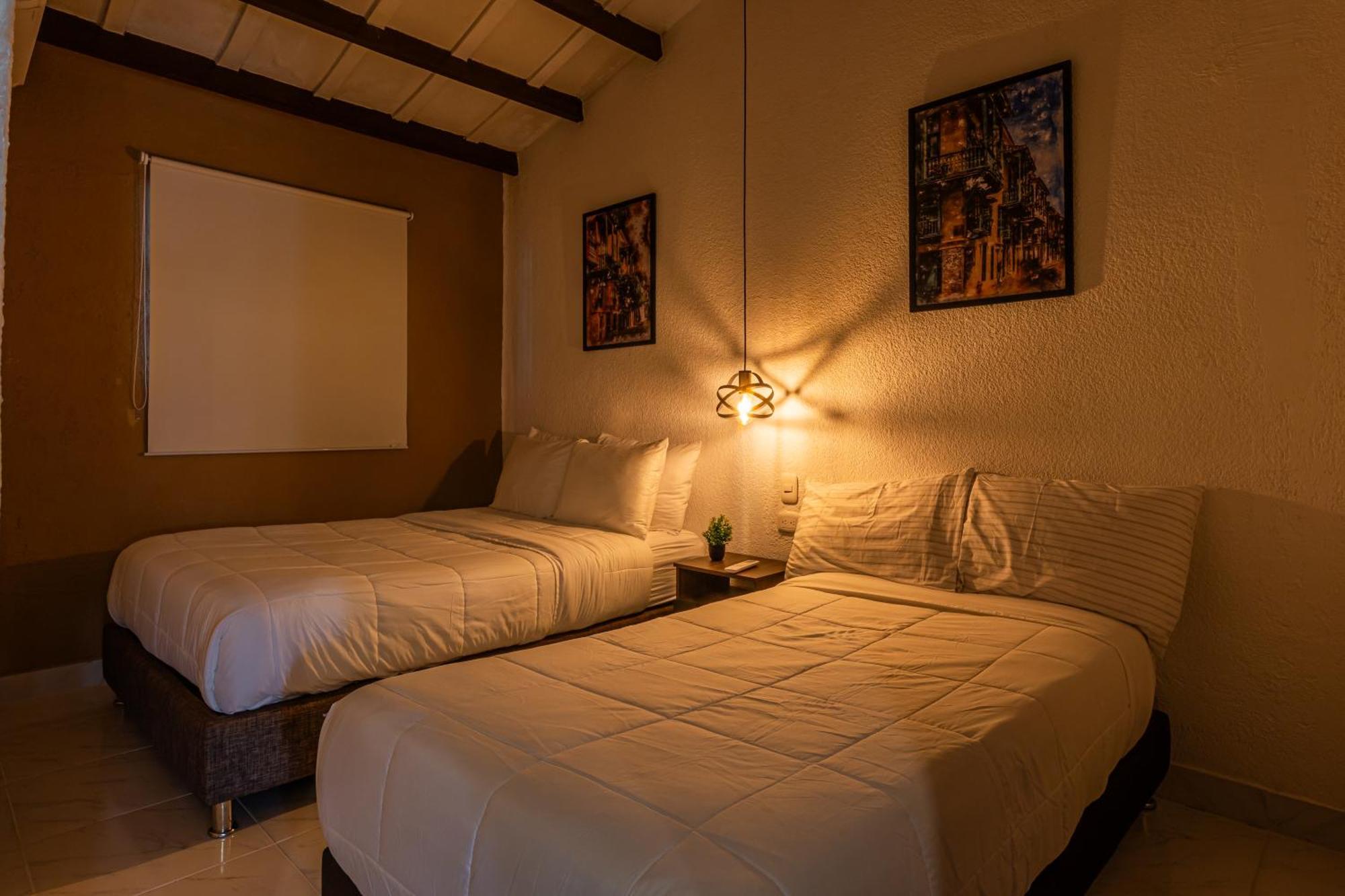 Amplio Familiar De 2 Dentro De La Ciudad Amurallada - Ac, Wifi Rapido Y Agua Caliente *